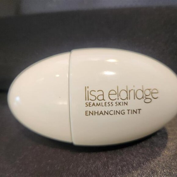 Lisa Eldridge Seamless Skin Enhancing Tint T2 - Picture 3 of 6